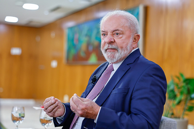 Lula: “É irresponsabilidade manter a taxa de juros a 13,75%”