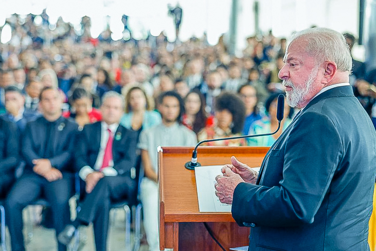 Lula lança Pronasci II com foco na proteção de mulheres e jovens da periferia