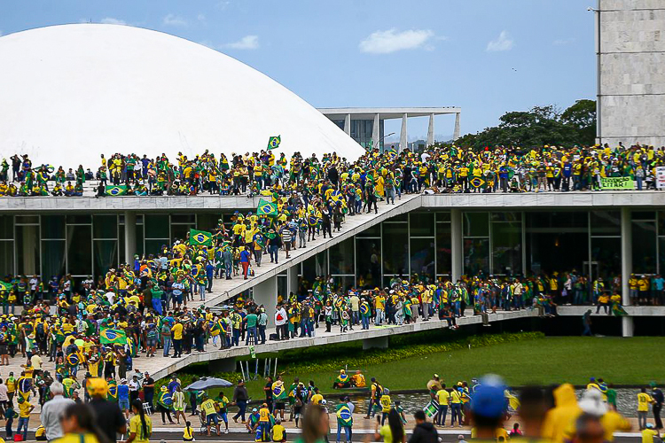 8 de janeiro: Moraes vota para tornar réus responsáveis por atos terroristas