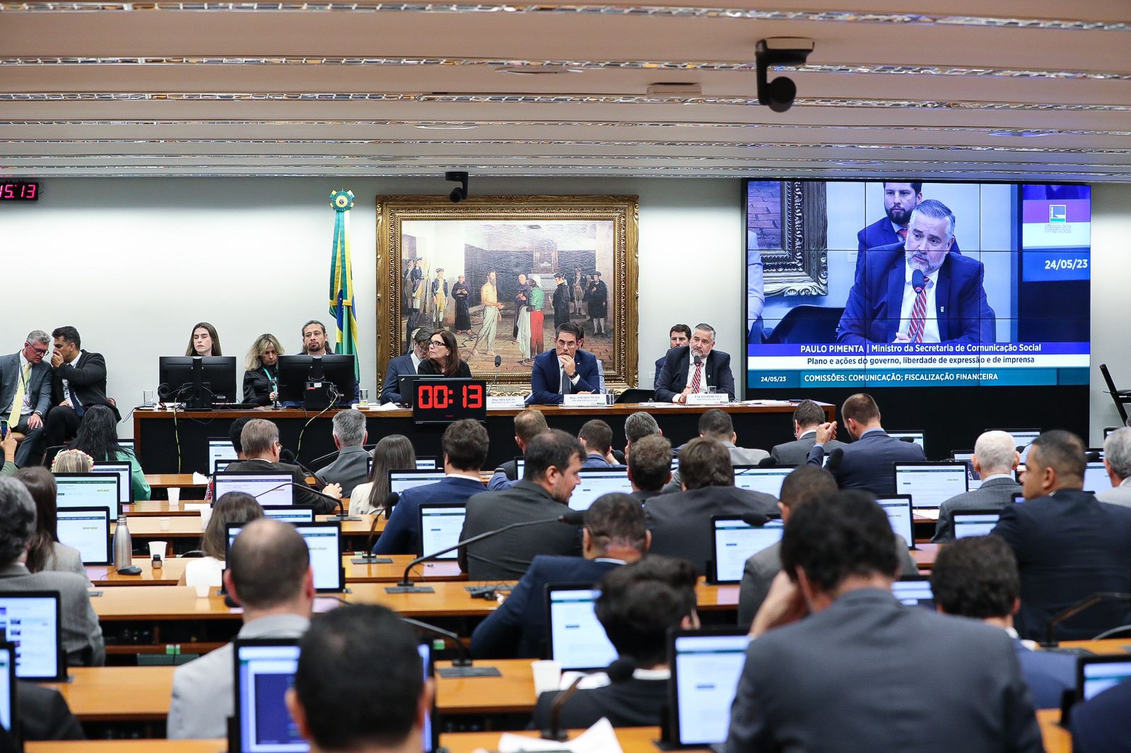 Ministro Pimenta defende transparência das plataformas digitais e combate às fake news