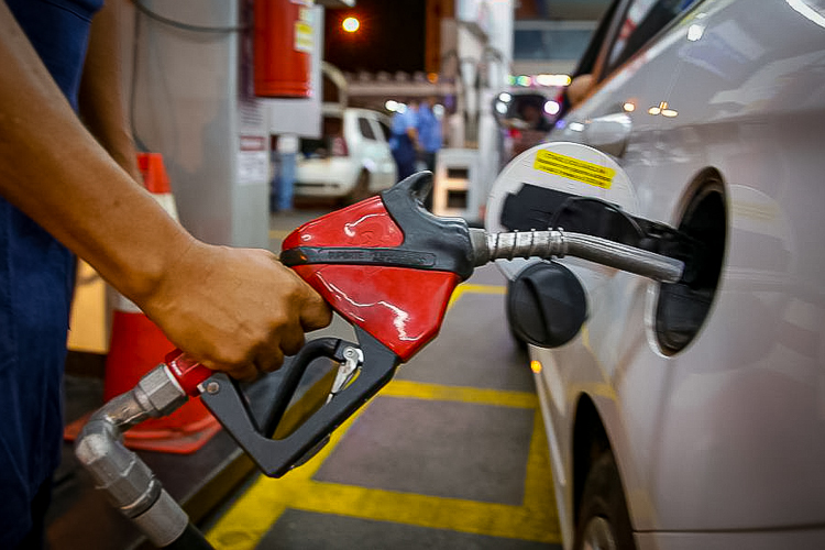 Prévia da inflação comprova queda nos preços da gasolina e da comida