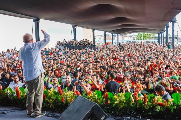 Lula anuncia retomada da construção de novas escolas e universidades
