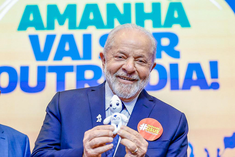 Lula defende fortalecimento do SUS e melhores salários para profissionais de saúde