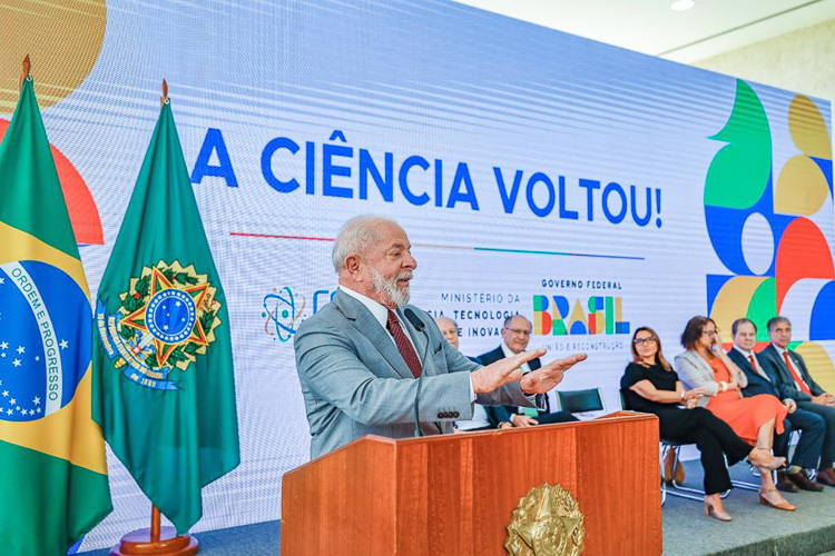 Lula: “A ciência e a tecnologia voltaram a ser parte da espinha dorsal do Estado”