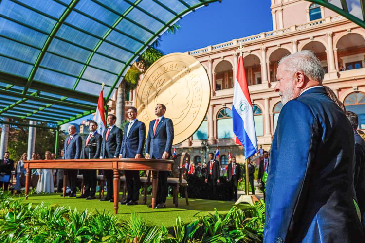 Lula vai à posse do presidente do Paraguai, Santiago Peña, e reafirma parceria