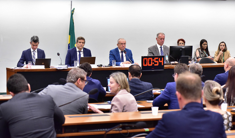 PT cobra de Campos Neto mais transparência no BC e critica juros abusivos