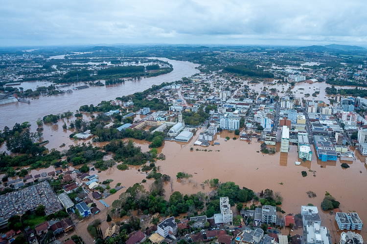 Governo Lula presta apoio aos estados do RS e SC, atingidos por enchentes