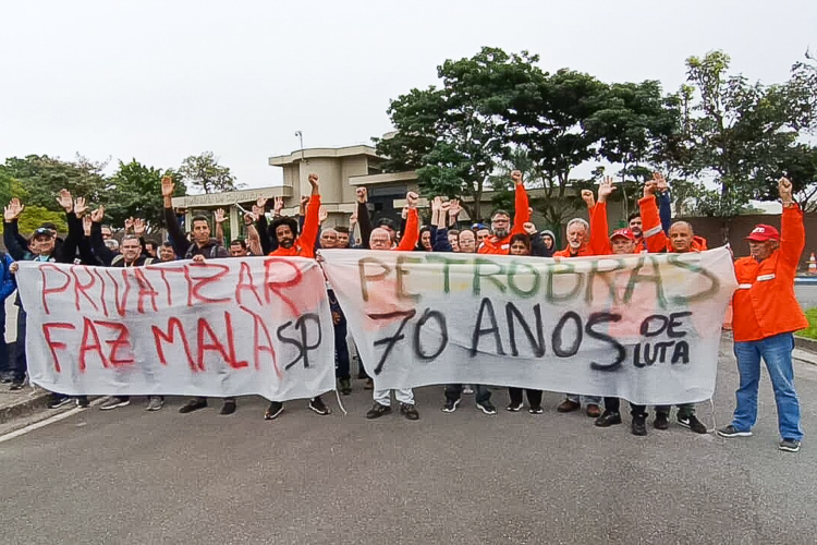 Nos 70 anos da Petrobras, sociedade civil sai em defesa das estatais brasileiras
