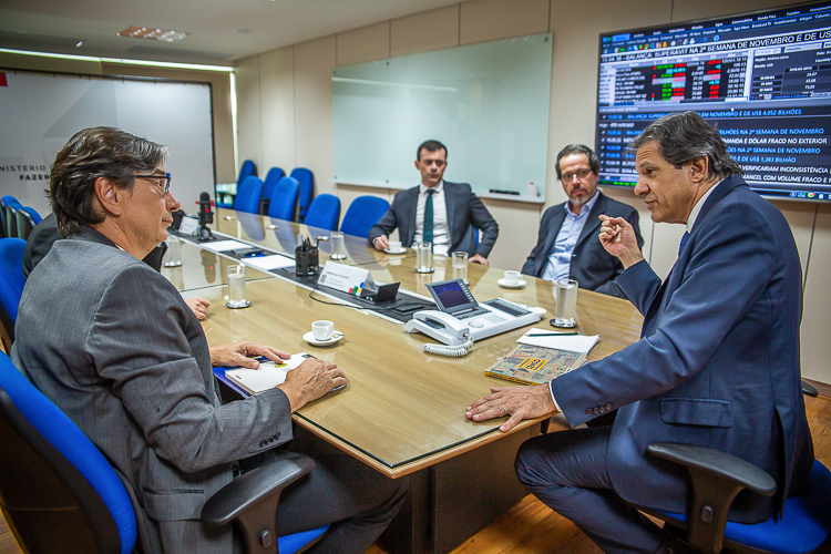 Pochmann e Haddad discutem aperfeiçoamento técnico do IBGE em prol da economia