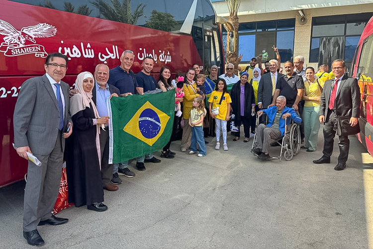 Governo Lula resgata 33 brasileiros que estavam na Cisjordânia