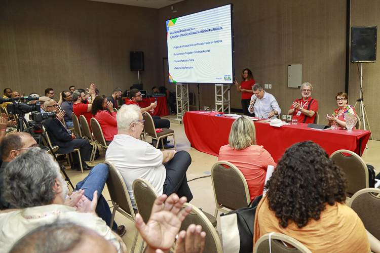 Governo Lula promove reconstrução das políticas de participação social