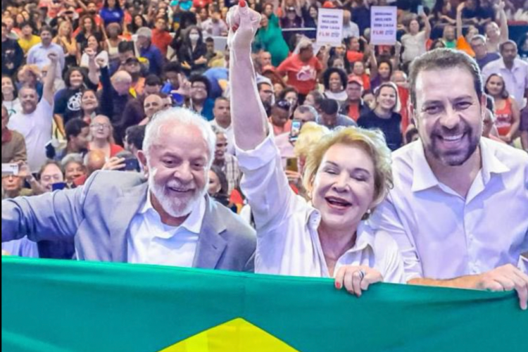 Recebida por Lula, Marta Suplicy se filia ao PT: “Voltei para caminharmos juntos”