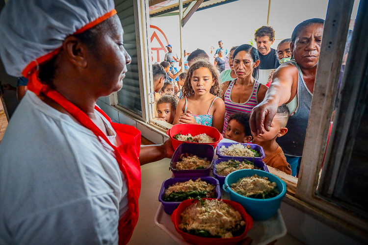 Efeito Lula: 13 milhões deixaram de passar fome no Brasil em 2023, diz pesquisa