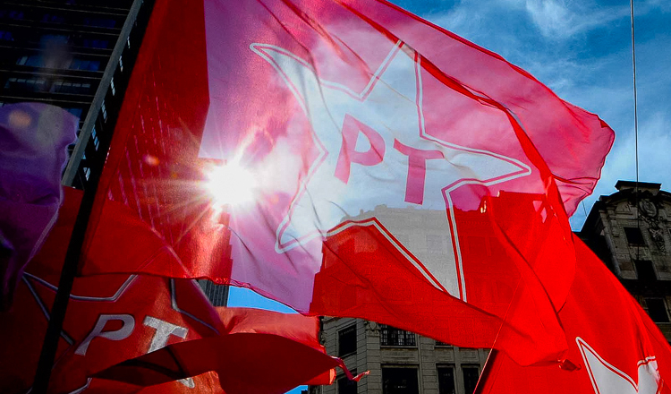 PT aciona plataformas e TSE por vídeos bolsonaristas que atacam mulheres e o partido