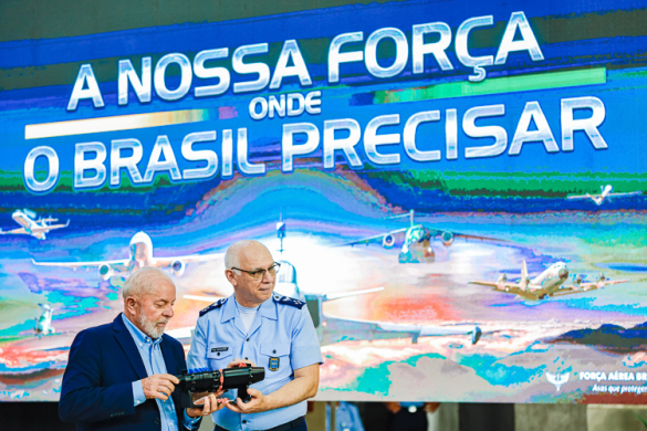 O Brasil não pode pensar pequeno e nem sonhar pequeno, convoca Lula