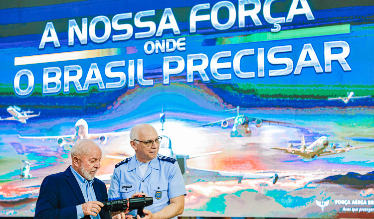 “O Brasil não pode pensar pequeno e nem sonhar pequeno”, convoca Lula