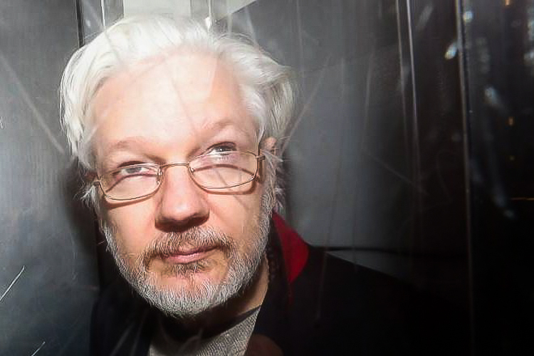 Lula pede liberdade de Assange, cuja extradição pode ser decidida nesta segunda (20)