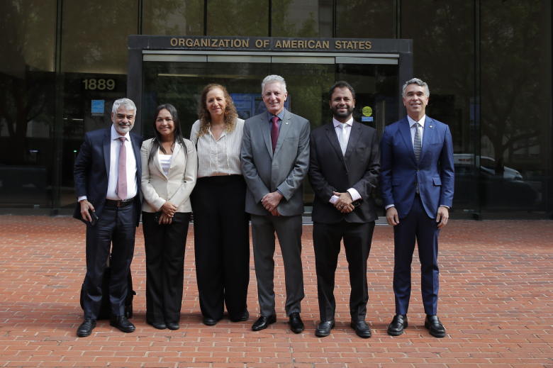 Missão nos EUA desmascara bolsonaristas e atua por frente anti-fascista