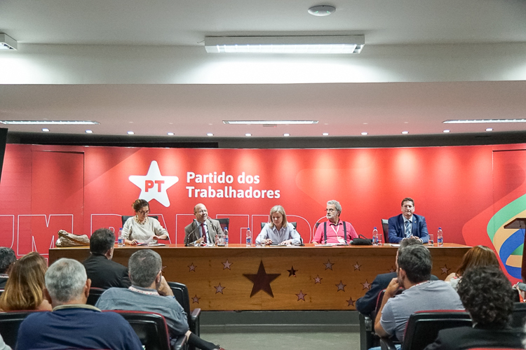 PT faz encontro de prefeitas e prefeitos do partido em Brasília