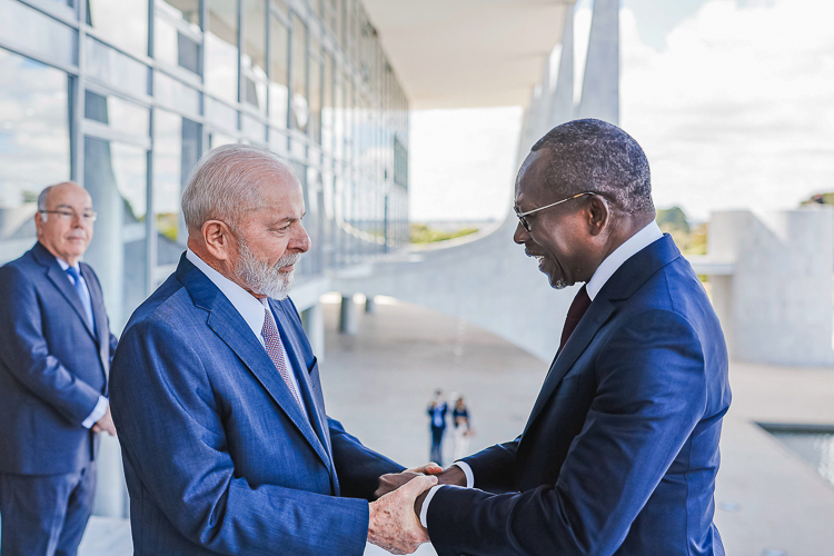 Em encontro com o presidente do Benin, Lula defende taxação de grandes fortunas