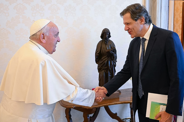 Em encontro com o Papa Francisco, Haddad defende a taxação dos bilionários