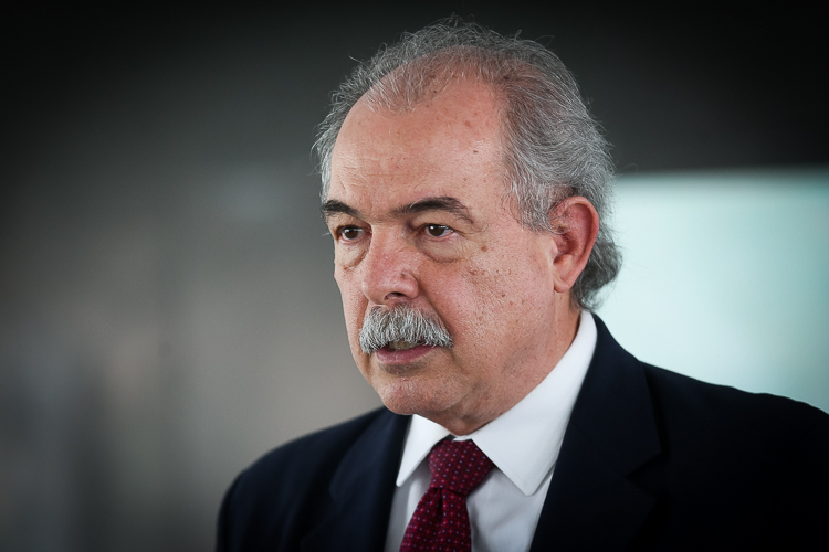 “Mercado vai ficar surpreso de novo com desempenho da economia”, diz Mercadante