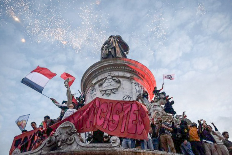 Vive la France! A esquerda vence na França; deputados petistas comemoram