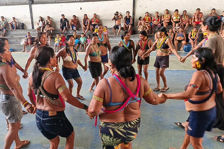 Com escuta ativa, governo Lula amplia ações para mulheres Yanomamis