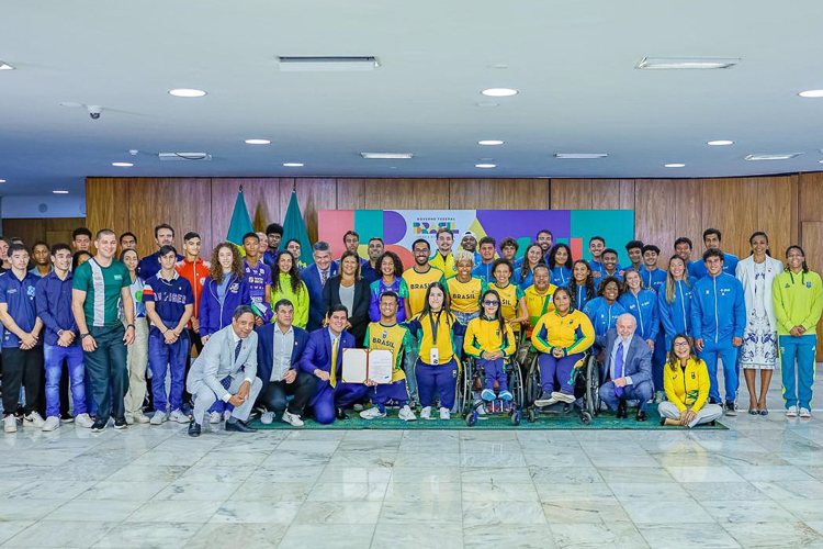 Nos 20 anos do Bolsa Atleta, Lula anuncia aumento do valor do benefício