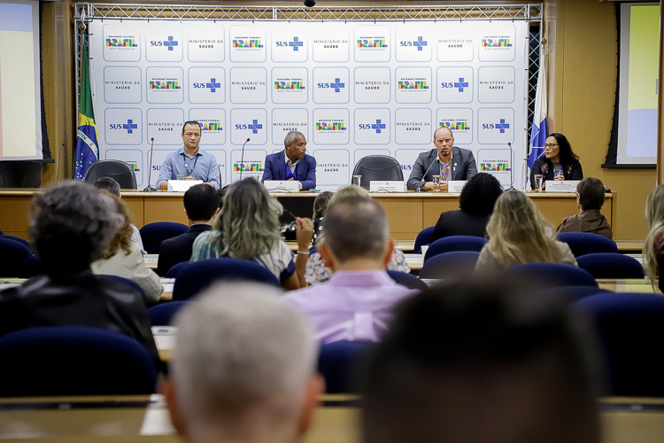 Saúde promove debate sobre impactos da desinformação na saúde da população