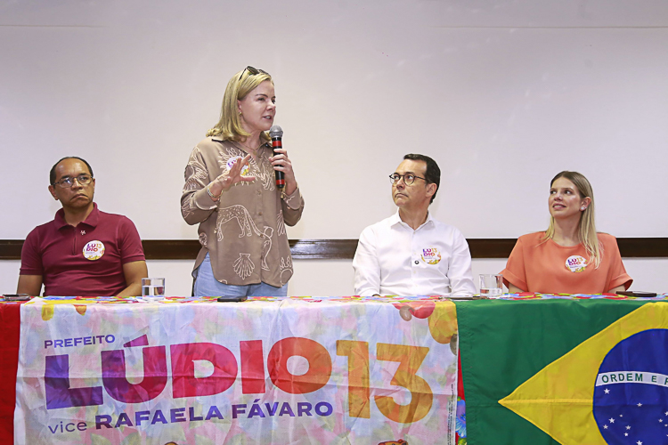 Gleisi visita Cuiabá e fortalece candidaturas do PT