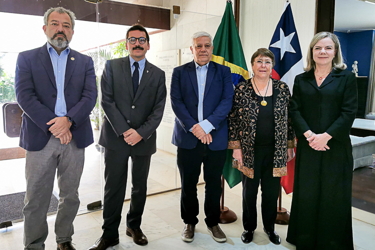 Gleisi Hoffmann e Michelle Bachelet se reúnem em Brasília