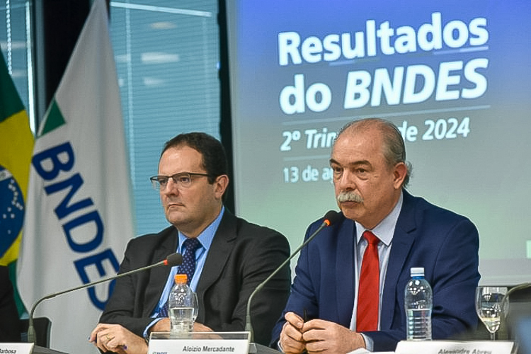 Mercadante: “Servidores do BNDES merecem agradecimento das autoridades do RS”