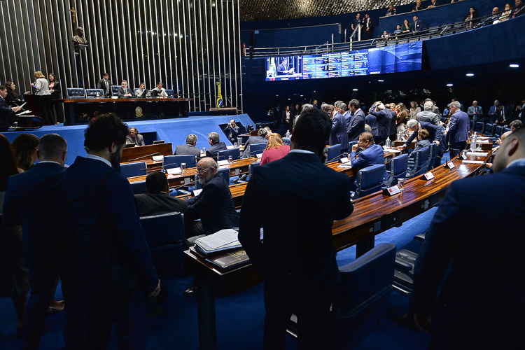 Com voto do PT, Senado aprova proposta de renegociação da dívida dos estados