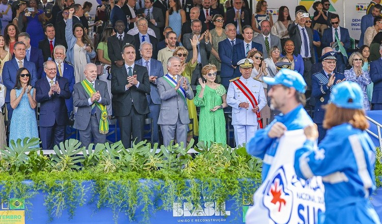 Com Lula, desfile de 7 de Setembro realça as conquistas do país na área da saúde