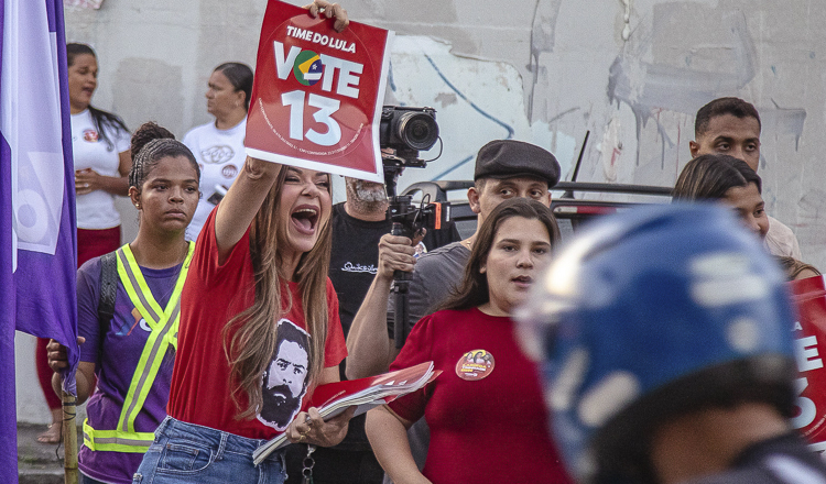 Em ação abusiva e antidemocrática, PM reprime campanha do Time do Lula em Aracaju