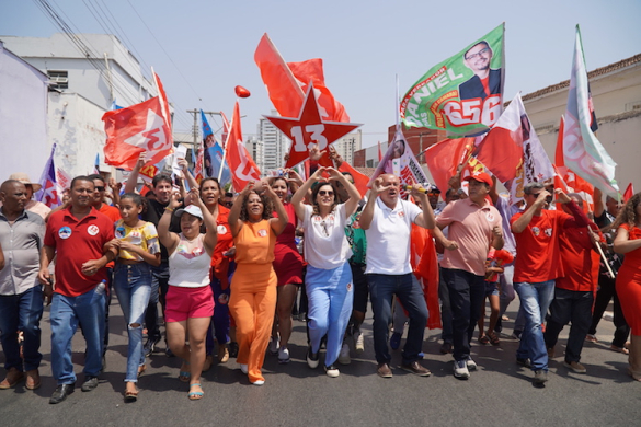 Gleide Andrade participa de grande caminhada em Montes Claros com Paulo Guedes e Sued