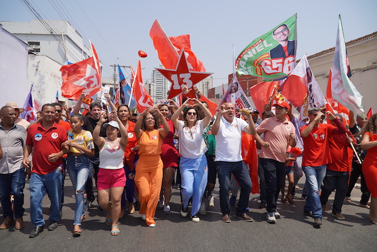 Gleide Andrade participa de grande caminhada em Montes Claros com Paulo Guedes e Sued