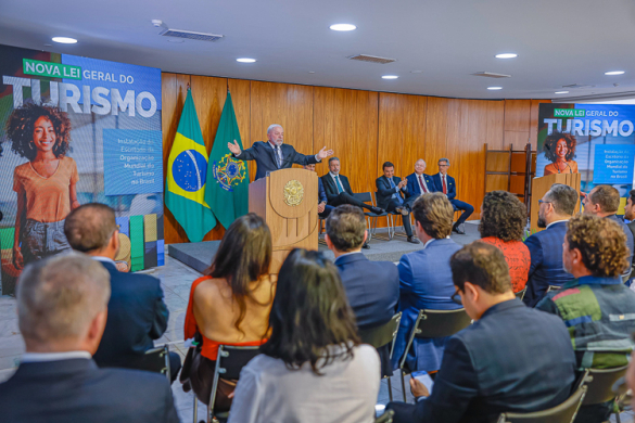 Lula sanciona modernização da Lei Geral do Turismo