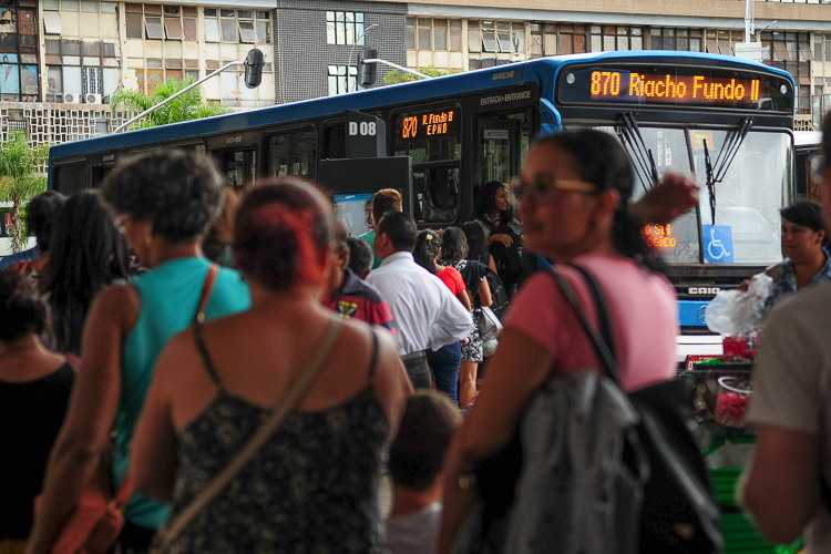 Transporte: ameaça de assalto, estupro, sequestro e importunação assustam brasileiras