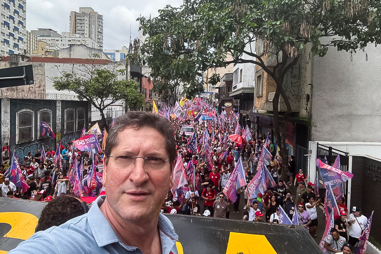 Na Paulista, Jilmar Tatto participa do encerramento da campanha de Boulos