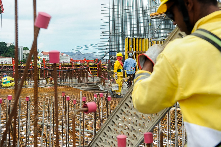 Efeito Lula: confiança do setor da construção atinge 54,5 pontos em outubro,  2ª maior do ano