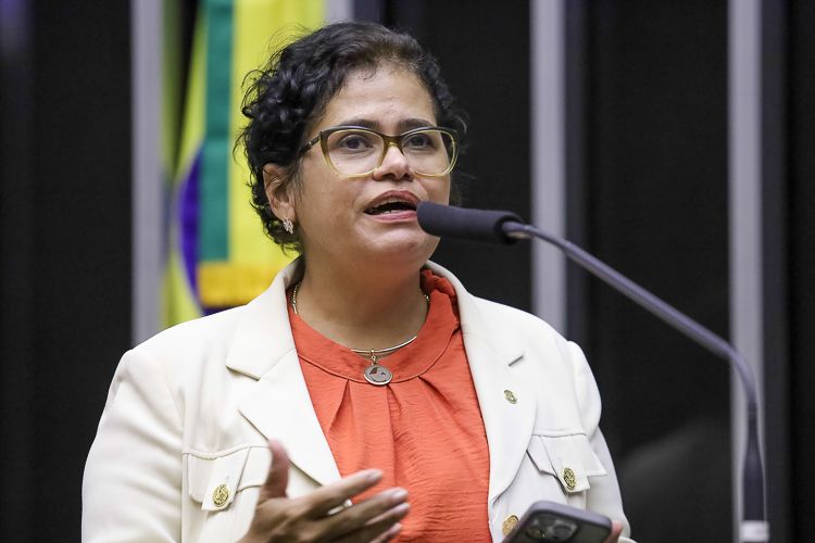 Deputada Elisangela Araújo protocola projeto para incentivar empreendimentos femininos