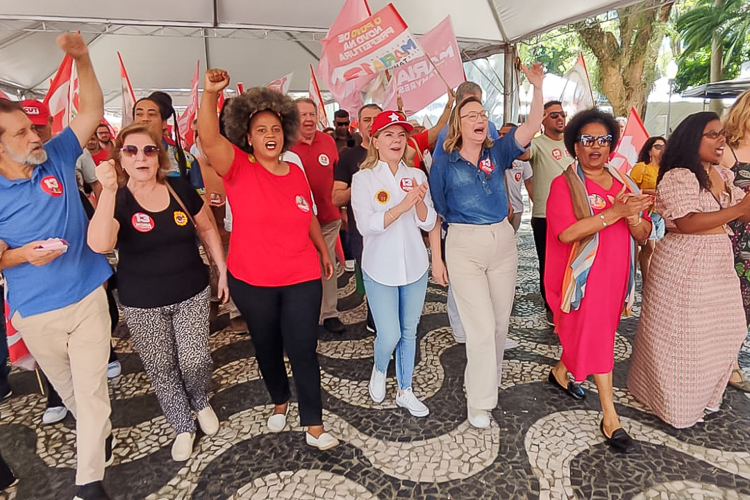 Em Porto Alegre, Gleisi e Maria do Rosário participam da caminhada do Mutirão da Vitória 