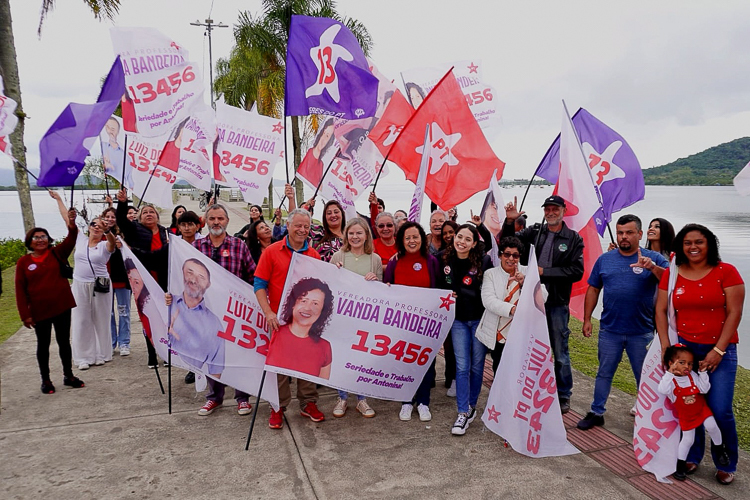 Gleisi cumpre agendas no litoral do Paraná para fortalecer candidaturas do Time do Lula