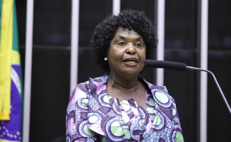 Benedita denuncia o não cumprimento de cota mínima de candidaturas femininas no país