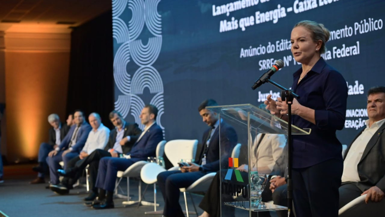 Em Foz, Gleisi participa de evento na Itaipu e se reúne com eleitos da região Oeste