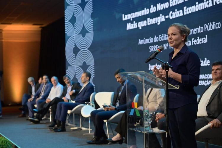 Em Foz, Gleisi participa de evento na Itaipu e se reúne com eleitos da região Oeste