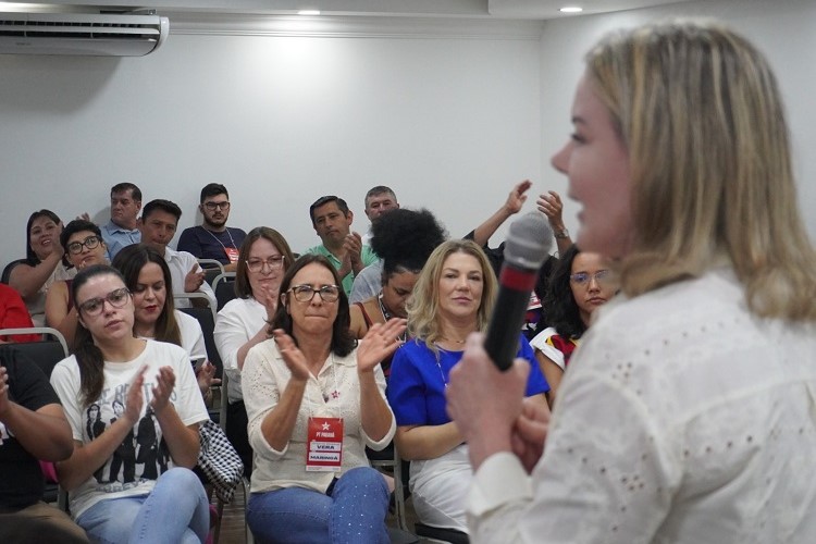 Em Curitiba, Gleisi participa de plenárias e defende unidade para enfrentar desafios