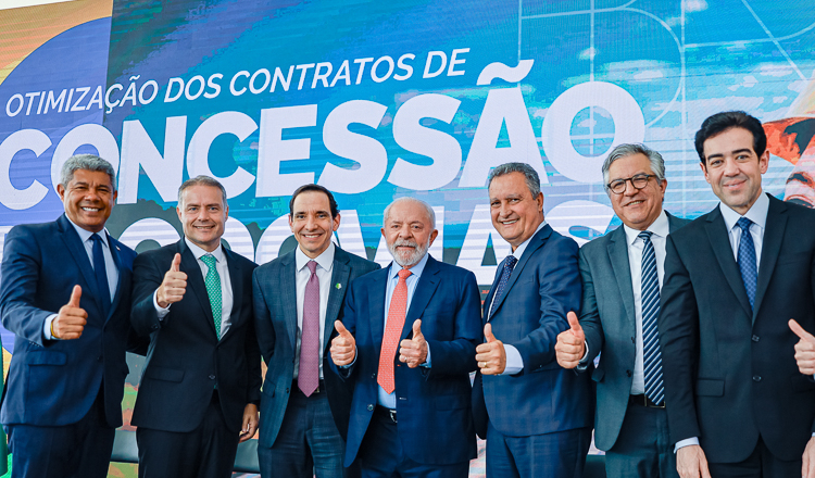 Governo Lula anuncia programa para retomar obras paradas desde a década de 1990